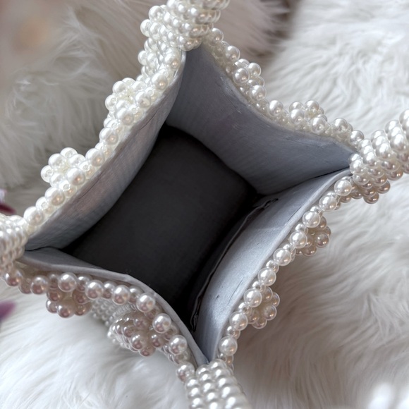 Elegant Pearl Bucket Beaded Handbag - Picture 5 of 11